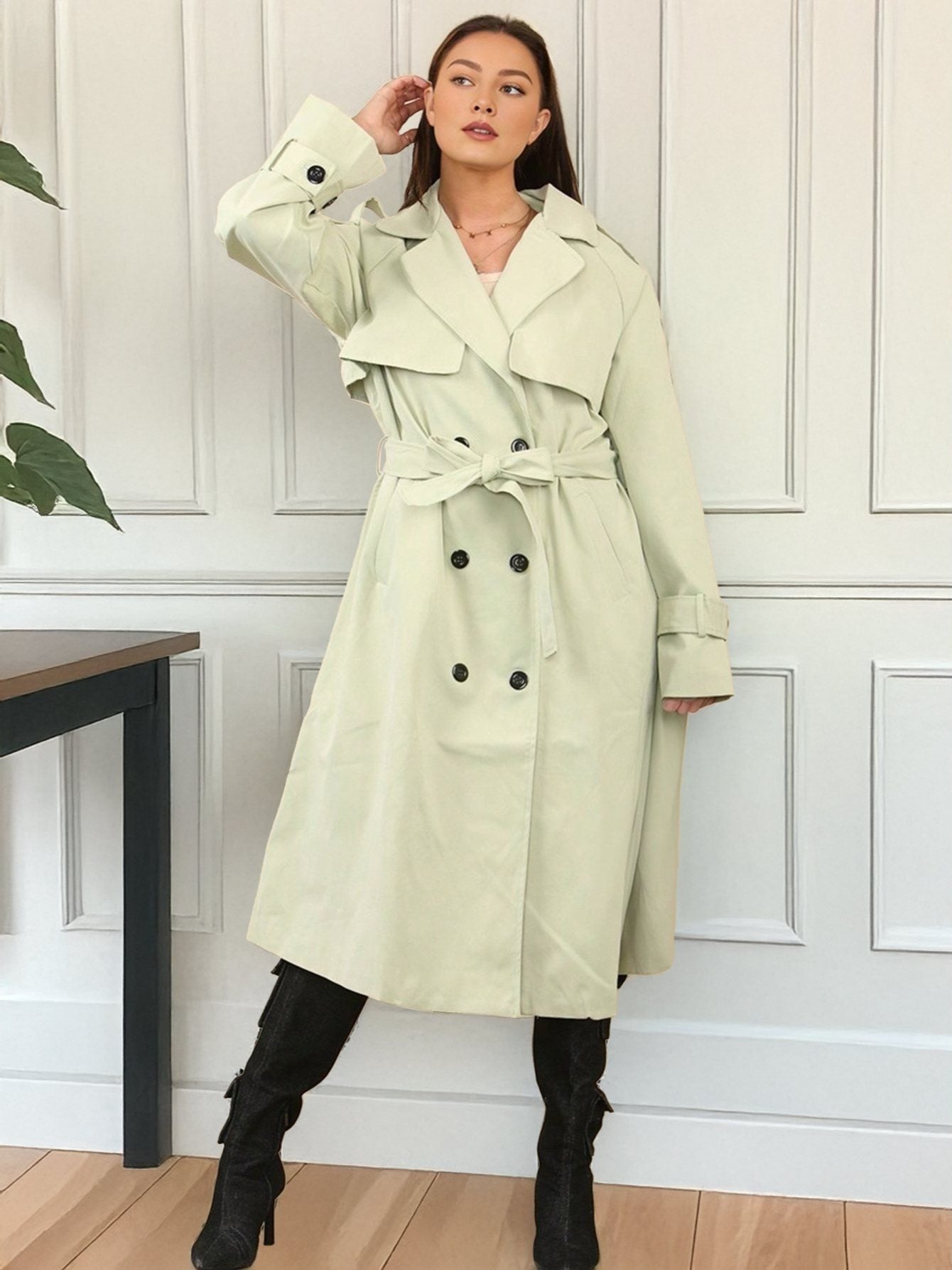 Casaco de Chuva Feminino Oversized com Cintura Ajustável e Dupla Abotoadura, Jaqueta Minimalista e Versátil para Outono e Inverno