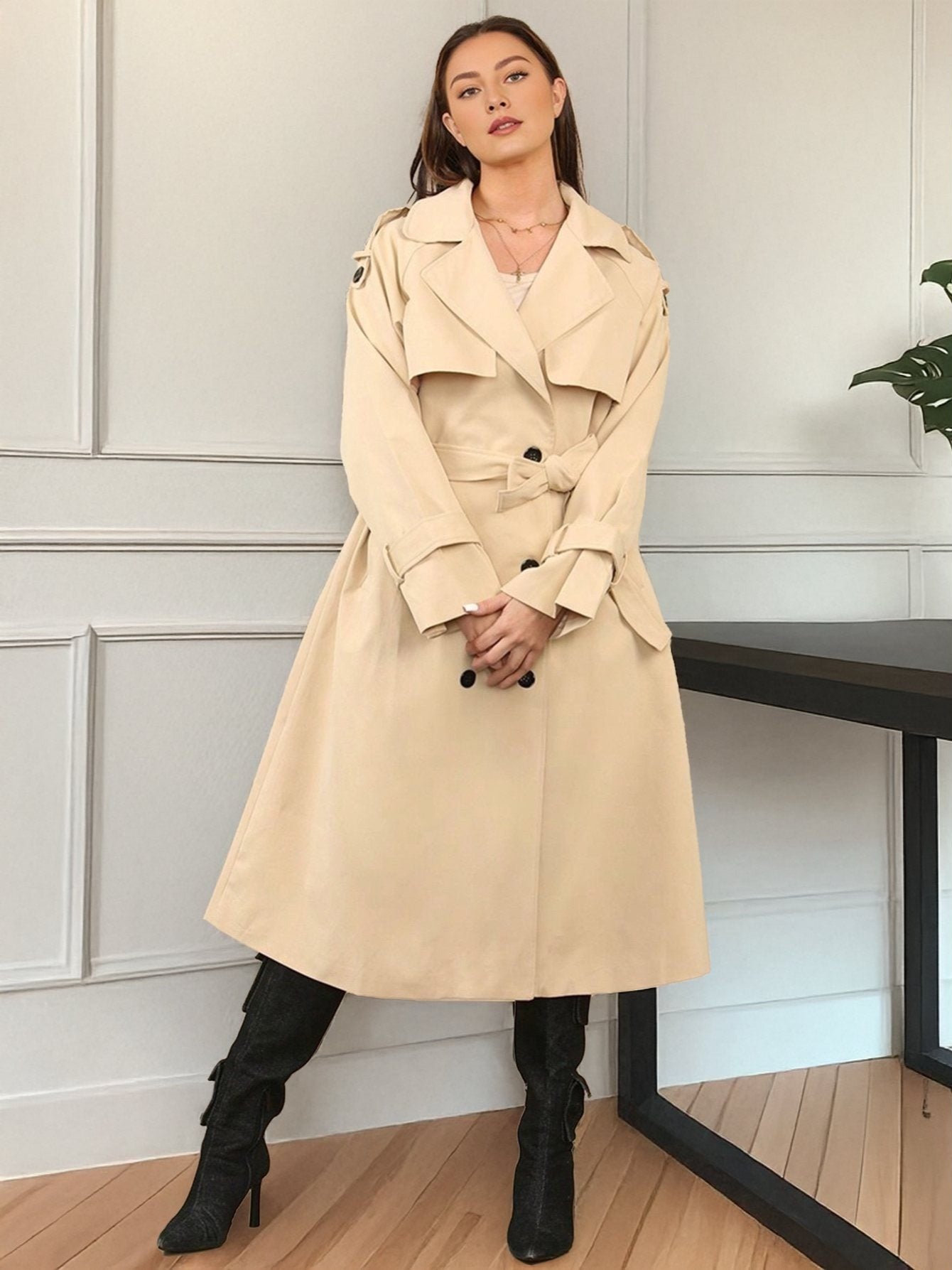 Casaco de Chuva Feminino Oversized com Cintura Ajustável e Dupla Abotoadura, Jaqueta Minimalista e Versátil para Outono e Inverno