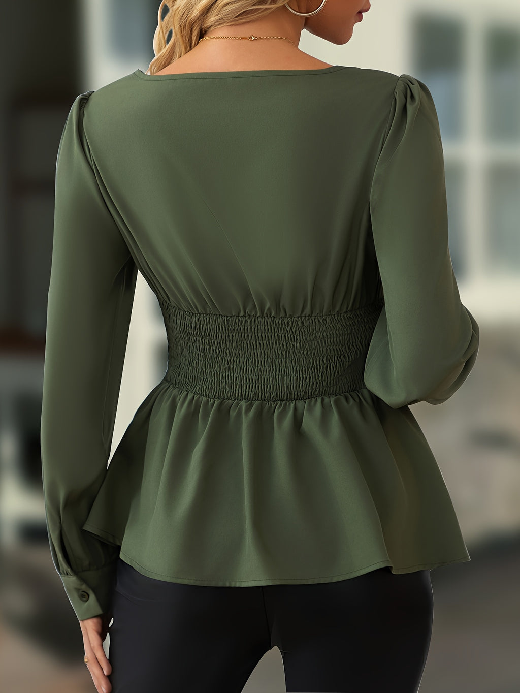 Blusa Feminina Elegante de Manga Bufante com Decote Quadrado e Barra Assimétrica - Camisa Verde Oliva para Primavera/Outono, Lavável à Máquina, Design Casual Chic, Mangas Flare, Tecido Macio