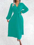 Vestido maxi plissado elegante com decote em V para mulheres, 95% poliéster e 5% elastano, em cor sólida, coleção de outono/inverno, tecido tecido, 120g/m² - Design cruzado na cintura