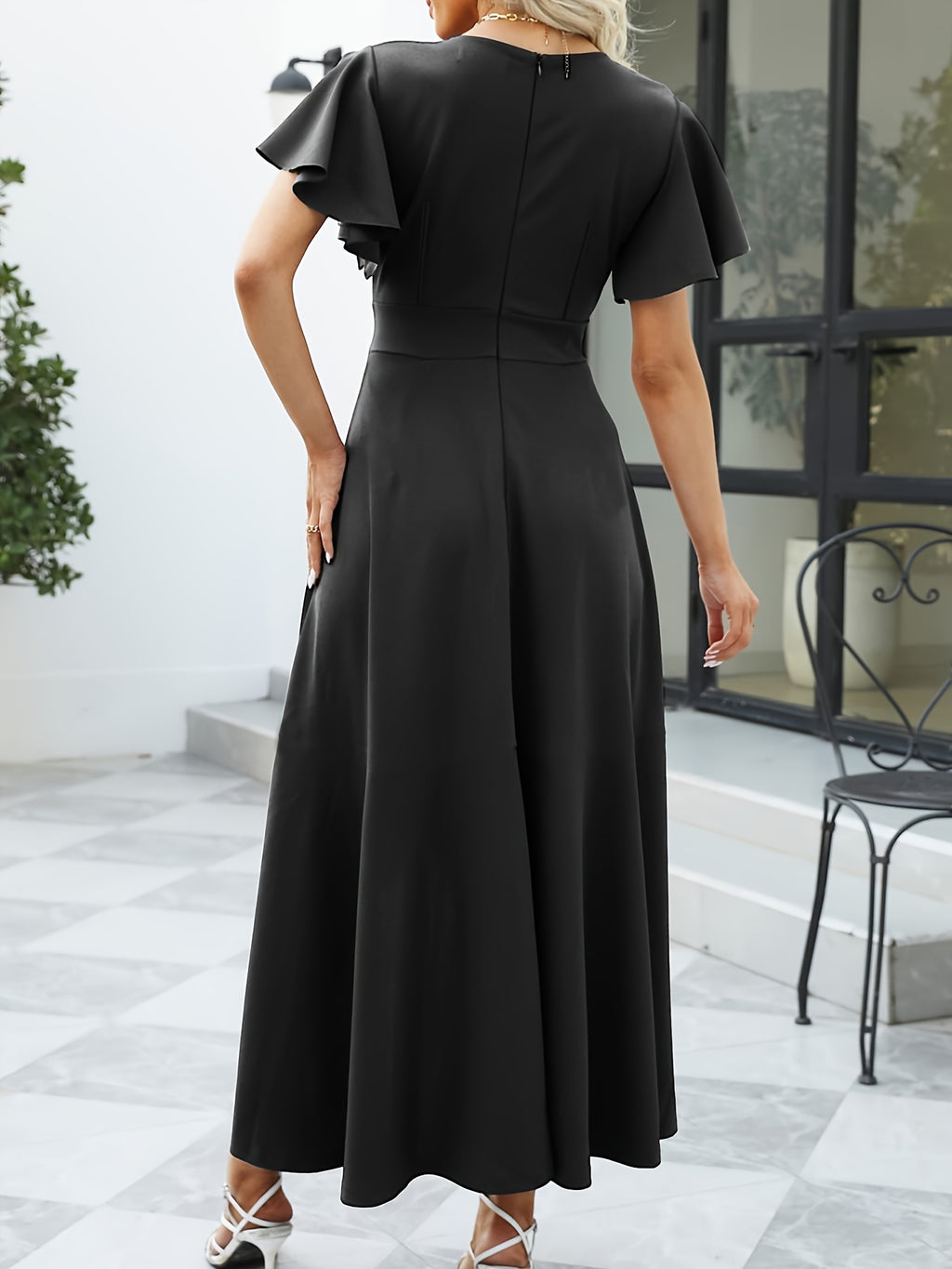 Vestido de cor sólida com decote em surplice, mangas com folhos elegantes e bainha em tulipa fluída para a primavera e o verão, roupa de mulher para casamentos, formaturas, noivados, ocasiões especiais, festas, férias e aniversários.