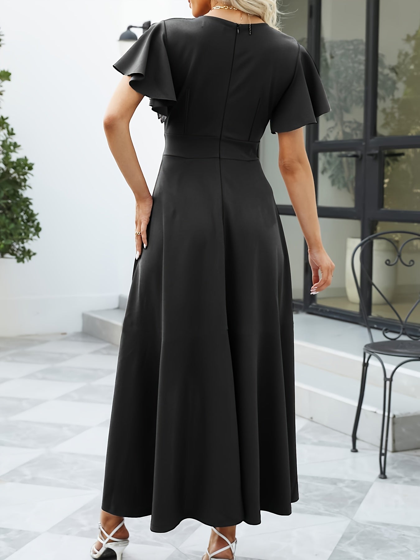 Vestido de cor sólida com decote em surplice, mangas com folhos elegantes e bainha em tulipa fluída para a primavera e o verão, roupa de mulher para casamentos, formaturas, noivados, ocasiões especiais, festas, férias e aniversários.